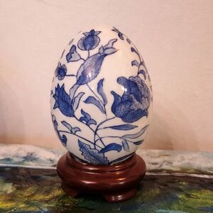 Andrea by Sadek Blue White Porcelain Chinoiserie Egg Figurine ceramic Stand